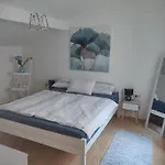 Center Seafront 3 Bedroom 2 Bath ميدولين