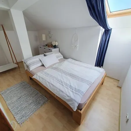 Center Seafront 3 Bedroom 2 Bath Apartment *