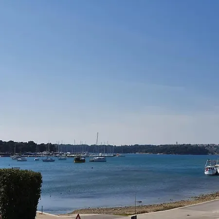 Apartment Center Seafront 3 Bedroom 2 Bath Medulin