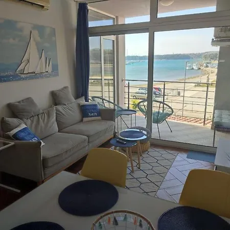 Center Seafront 3 Bedroom 2 Bath Apartment