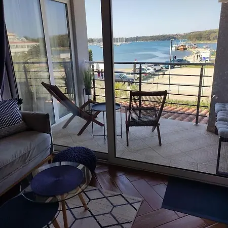 Apartment Center Seafront 3 Bedroom 2 Bath *