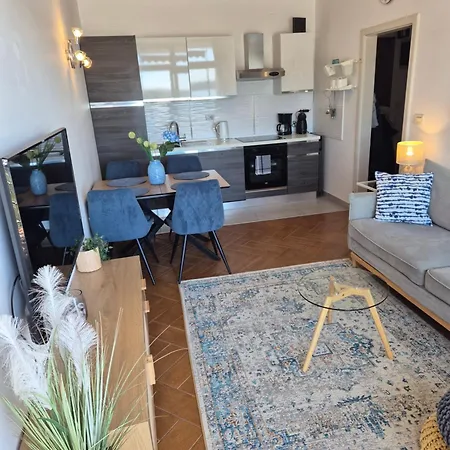 Center Seafront 3 Bedroom 2 Bath Apartment Medulin