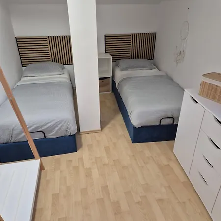Center Seafront 3 Bedroom 2 Bath * Medolino