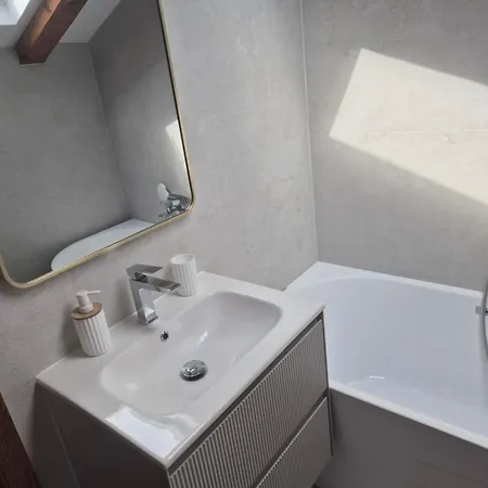 Center Seafront 3 Bedroom 2 Bath Apartment *