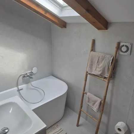 Center Seafront 3 Bedroom 2 Bath *