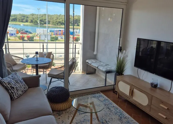 Center Seafront 3 Bedroom 2 Bath Daire