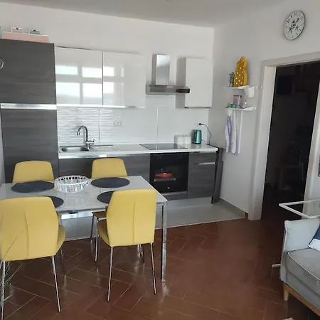 Center Seafront 3 Bedroom 2 Bath Apartment