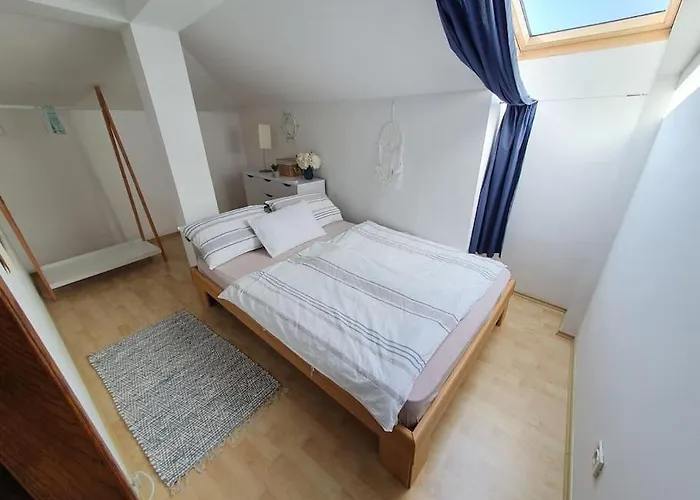 Center Seafront 3 Bedroom 2 Bath Apartman *