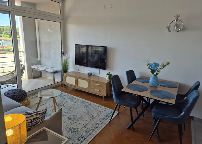 Center Seafront 3 Bedroom 2 Bath Apartment